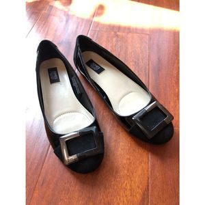 Preloved Jones New York flats 7M